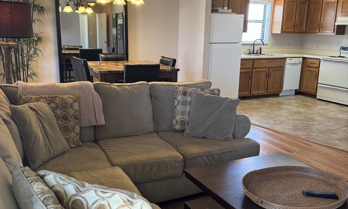 Poplar Bluff Apartment | Charming Apartment with Hot Tub on Serene Street