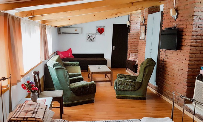 Chugureti Apartment | Charming Apartment in Tbilisi's Historic Center - 10/10 Rating