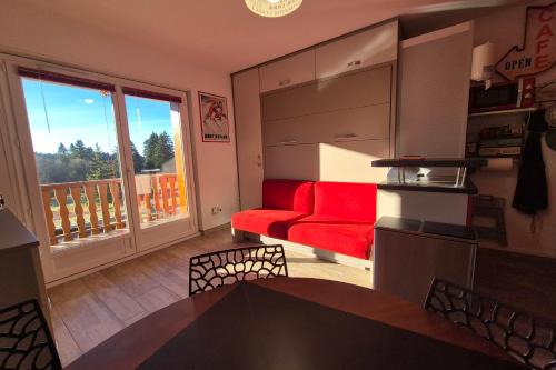 Les Deserts Apartment | Inviting WAPITI Apartment: Family-Friendly at Slopeside