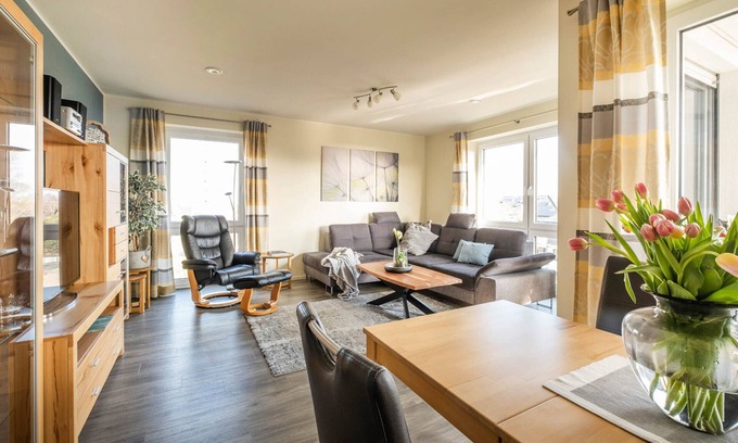 Busum Apartment | Haus Strandläufer: Oceanfront Apartment with Spa Access