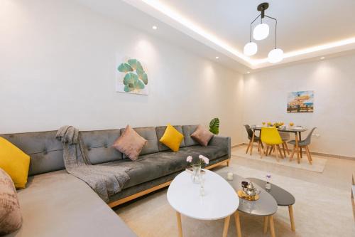 Luxus Apartment | Inviting Apartment with AC, Fiber Internet & Child-Friendly