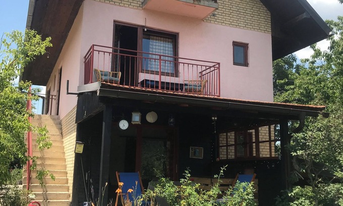 Zlatibor House | Cozy apartment with terrace, garden and BBQ area, just a 10-min from Zlatar Lake