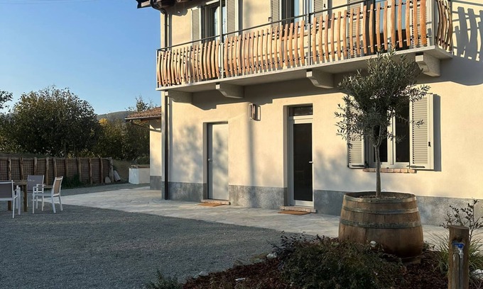 Vinchio Apartment | Inviting Apartment with Hot Tub, Kitchen & Free Parking
