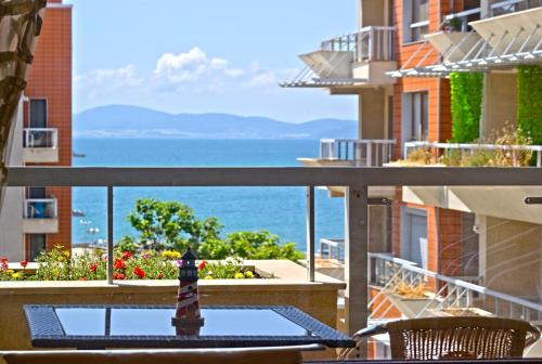 Pomorie Apartment | Oceanfront Apartment with Stunning Views and Free Parking