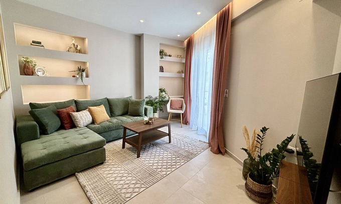 Heraklion Apartment | Elegant Downtown Apartment with Ocean View and Hot Tub
