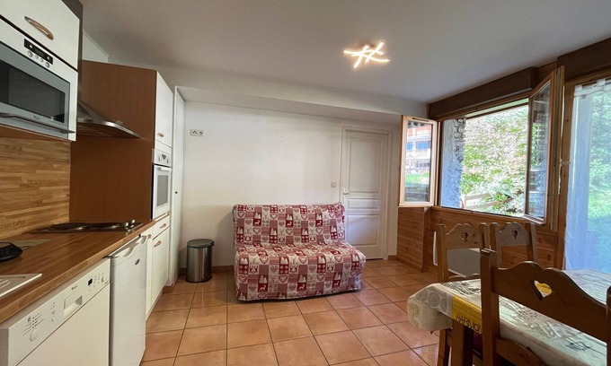Pra Loup Apartment | Cozy Apartment Pra-Loup for 6 with Spa & Pet-Friendly Stay