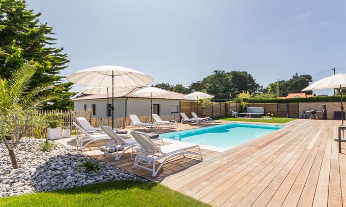 Prefailles Cottage | Gite Préfailles: Relax by the Ocean with Premium Amenities