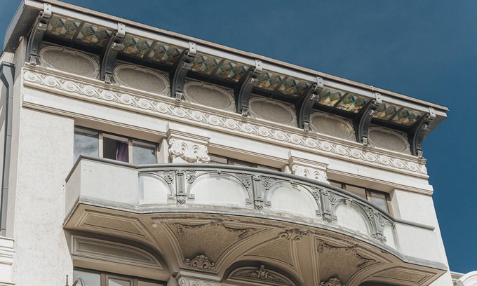 Chugureti Apartment | Charming Apartment in Historic Building with Pool & Spa
