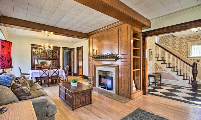Appleton House | Inviting Appleton Retreat with Screened-In Porch & Yard