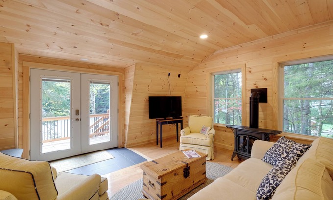 Northeast Harbor Apartment | Inviting Apartment with Deck, Near Acadia National Park