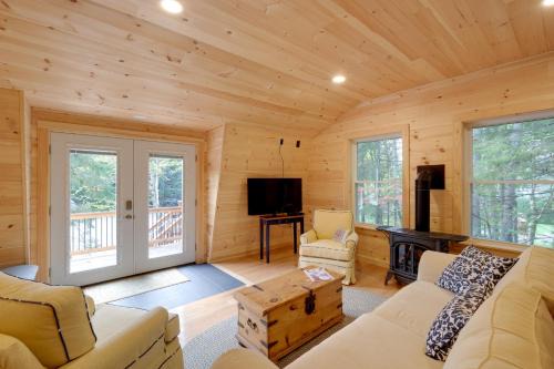 Northeast Harbor Apartment | Comfortable Retreat with Deck near Acadia National Park