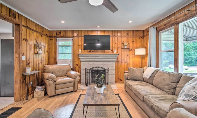 Skyland Cottage | Pet-Friendly Arden Cottage Near Lake Julian Park
