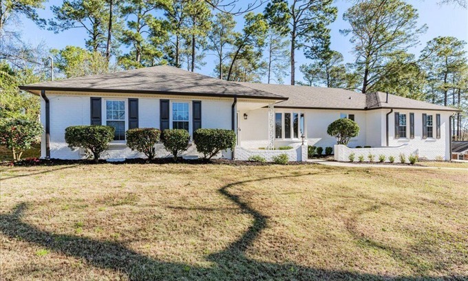 Augusta House | Inviting Augusta Home Steps from National Golf Course