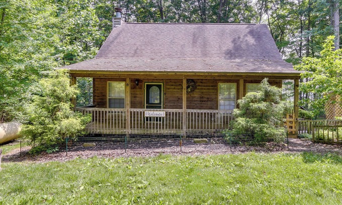 Cynthiana House | Inviting Bainbridge Retreat with Fireplace and Deck