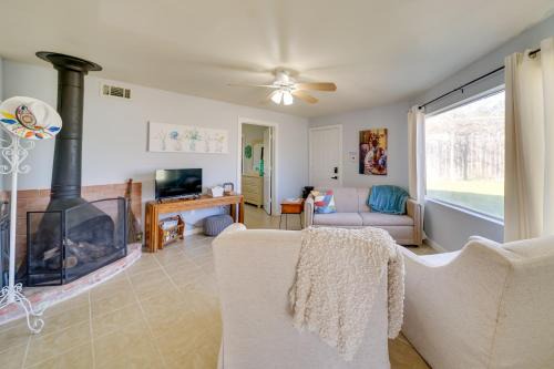 Bandera House | Inviting Bandera Cottage with River Access and Pool