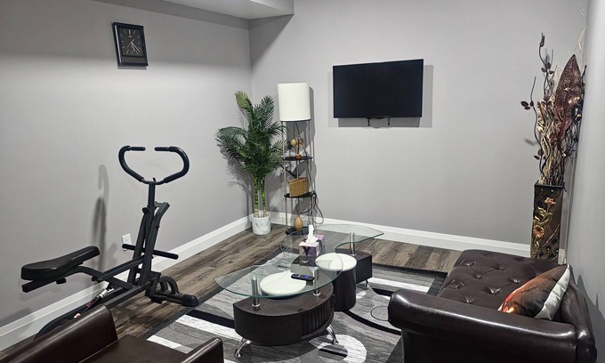 Northeast Edmonton House | Inviting Basement Suite with Spa, Hot Tub & Free WiFi