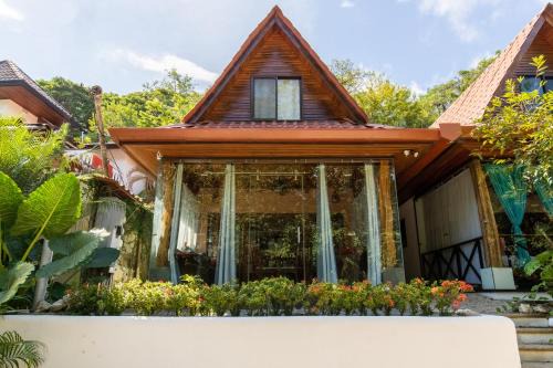 Nosara House | Beachfront Casita Steps from the Ocean with Spa & Breakfast
