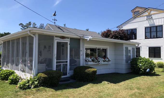 Westbrook Center Cottage | Inviting Beach Cottage Just Steps from the Sand