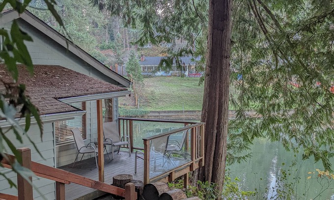 Olympia Cottage | Charming Beach Cottage on Budd Bay - Pet Friendly Retreat
