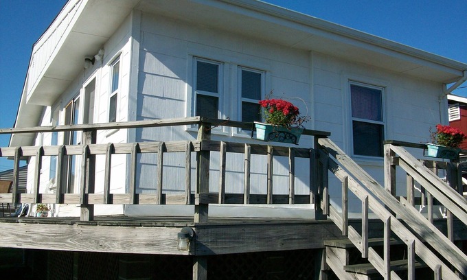 Westbrook Center Cottage | Charming Beach Cottage Retreat with Oceanfront Views