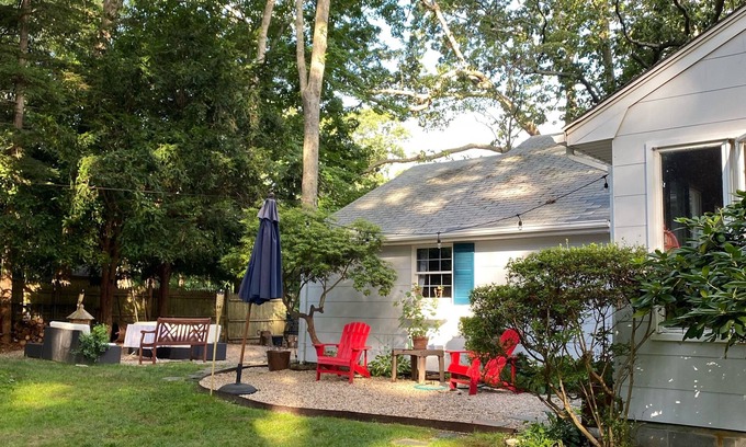 East Marion Cottage | Relaxing Beach Cottage with Private Shared Beach Access