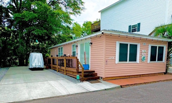 Surfside Beach Cottage | Beachside Cottage with Pool & Ocean Views near Magnolia Lake