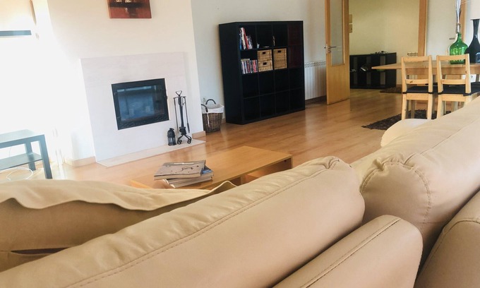 Praia de Santa Cruz Apartment | Inviting Beach Flat with Family and Pet-Friendly Amenities