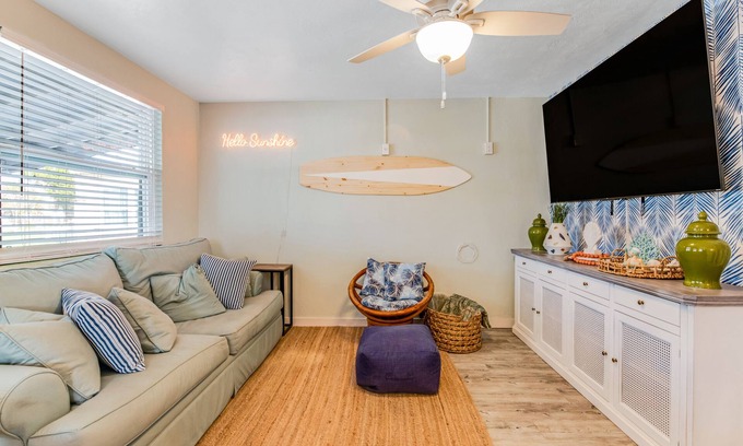 Sunny Shores House | Beachfront Haven: Pet-Friendly Retreat Just 5 Min to Shore