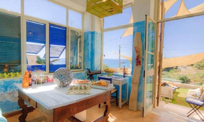 Gaeta House | Inviting Beach House Retreat with Oceanfront Views