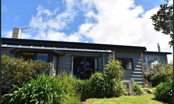 St Helens Cottage | Cozy Beach Shack