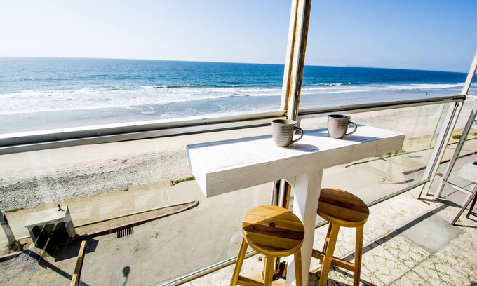 Costa Apartment | Inviting Beachfront 1 Bdr Apartment with Ocean View