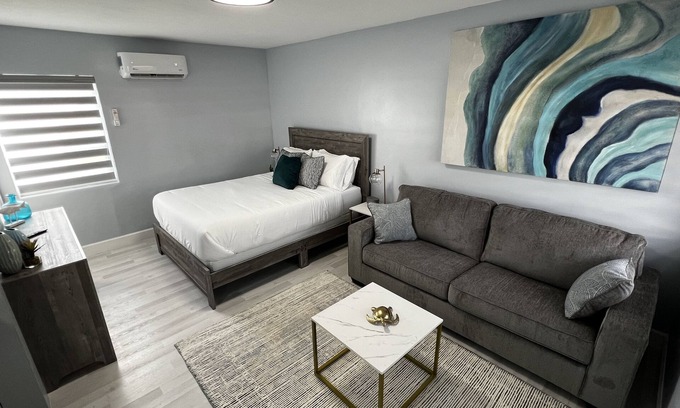 Daytona Beach Hotel | Beachside Boutique Suite with Kitchen & Pool at Oceano Suites