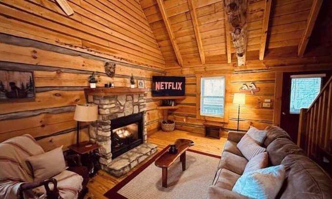 Vesta Cabin | Cozy Bear Claw Cove Cabin: Family-Friendly Retreat Near Parkway