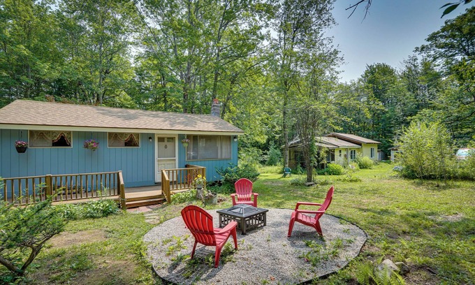 Sherwood Forest Cottage | Cozy Becket Cottage Escape w/Lake Access!