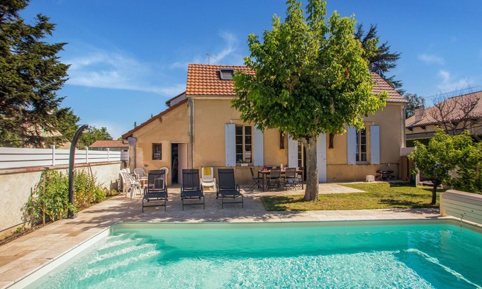 Bergerac House | Family-Friendly Holiday Home with Private Pool & 10/10 Rating