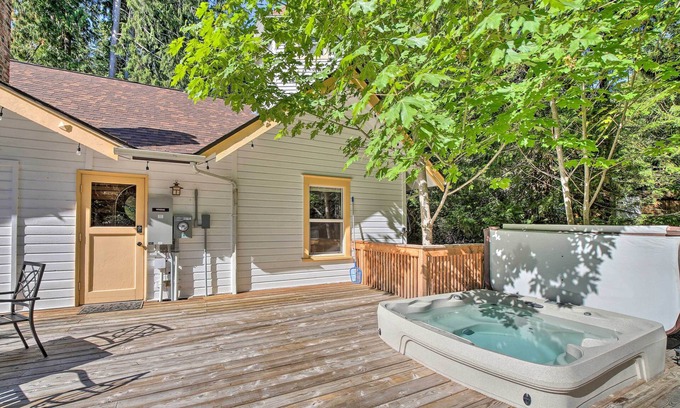 Ashford Cottage | Inviting Black Bear Retreat Near Mount Rainier Awaits You!