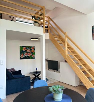 Brno-stred Apartment | Inviting Blue Flat: 4-Star Stay with Family-Friendly Amenities