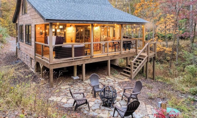 Foxfire Estates Cabin | Inviting Blue Ridge Cabin with Hot Tub and Firepit Access