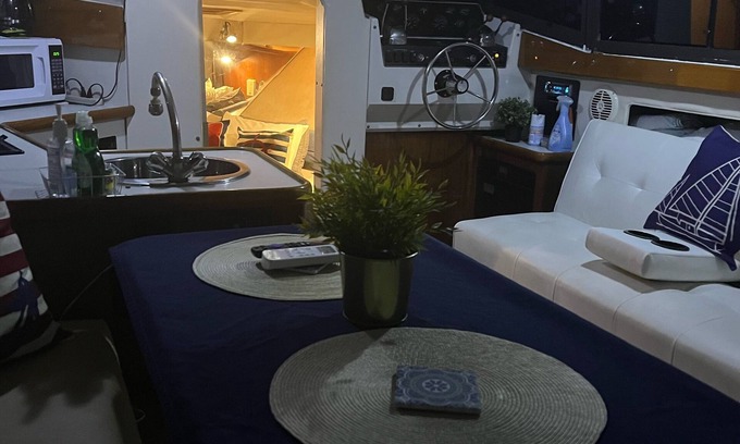 Downtown Fort Lauderdale Boat Rental | Inviting Boat Stay on Las Olas - Steps to the Beach