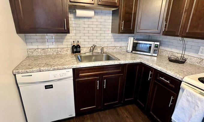 Sassamansville Apartment | Inviting Boho Retreat Near Town with Spa & Family Amenities