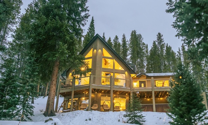 Westridge Ski Chalet | Inviting Breck Chalet with Sauna, Hot Tub & Fire Pit