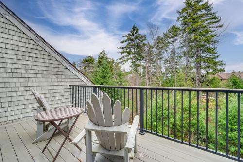 Bretton Woods Apartment | Inviting Bretton Woods Ski-In/Ski-Out Condo with Deck