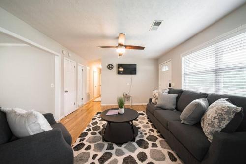 Columbus House | Charming Brick Ranch Home with Family-Friendly Amenities