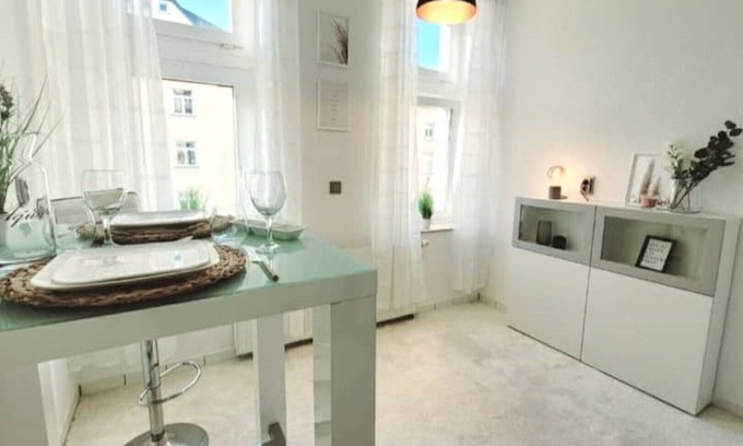 Loebtau Apartment | Bright Apartment with Netflix & Breakfast – Guest Rated 10/10
