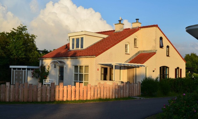 De Cocksdorp House | Bright Bungalow with Pool and Ocean View in De Cocksdorp