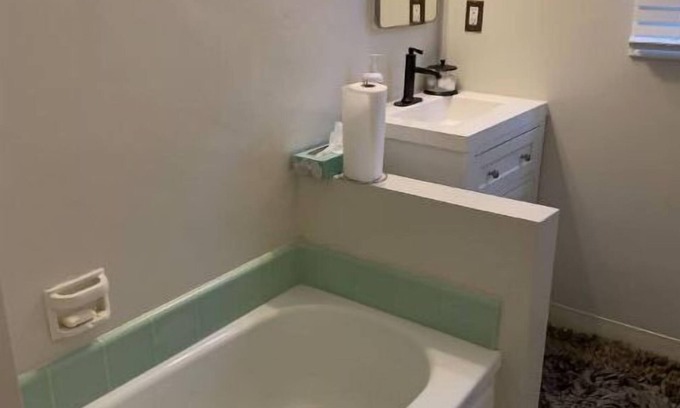 North Hollywood House | Bright Corner Retreat: Family-Friendly Near Universal Studios