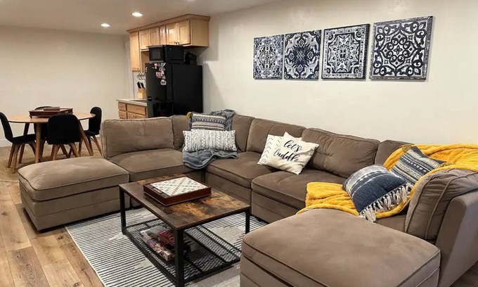Heber Apartment | Bright Private Basement with Lake View & Breakfast Included