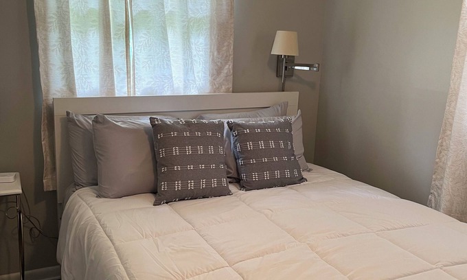 Bristol Apartment | Inviting Bristol Jungalow Apartment Near King College