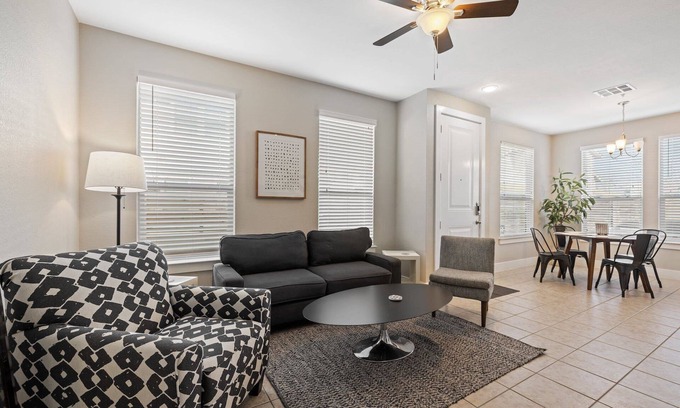 Georgetown House | Budget-Friendly 3/2.5 Townhouse with Private Yard in Georgetown