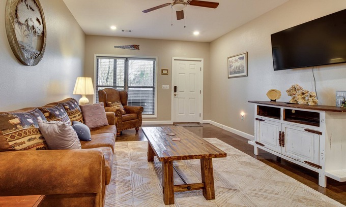 Bull Shoals Condo | Inviting Bull Shoals Condo Retreat - Steps from the Lake!